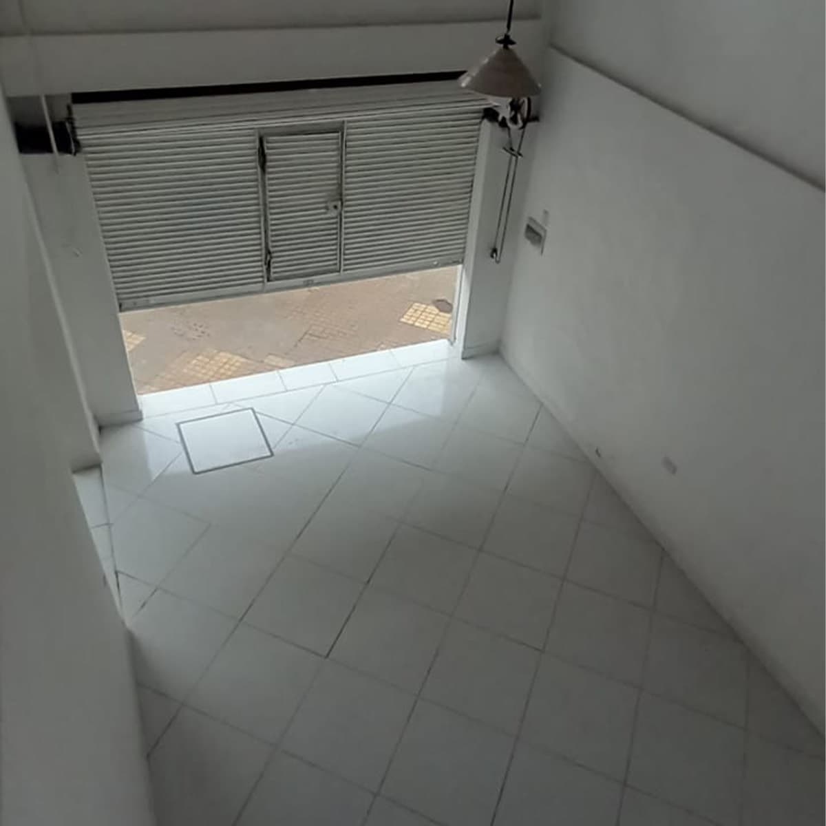 Alquier de Salon Comercial - Edificio Corralon — foto 3