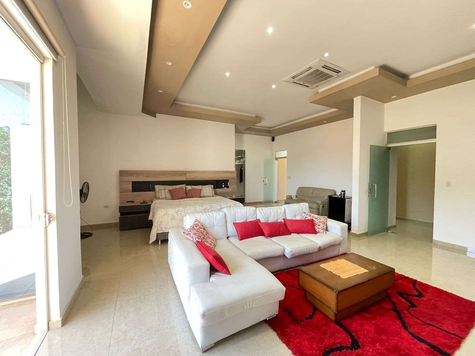 En venta - impresionante casa en areguá — foto 3