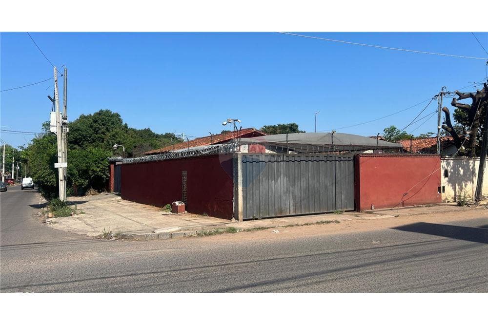 Terreno Comercial en Esquina de 290 m2 sobre la Av. Leopardi en Barcequillo