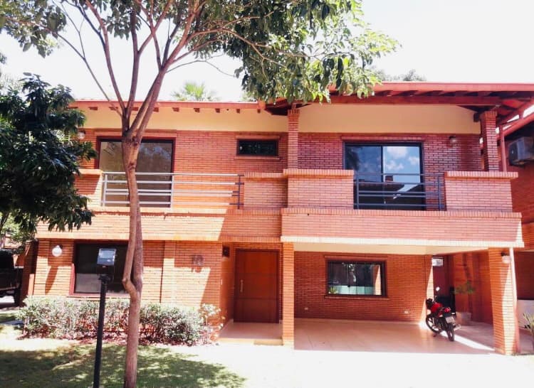 En alquíler hermosa residencia en condominio cerrado en barrio los laureles