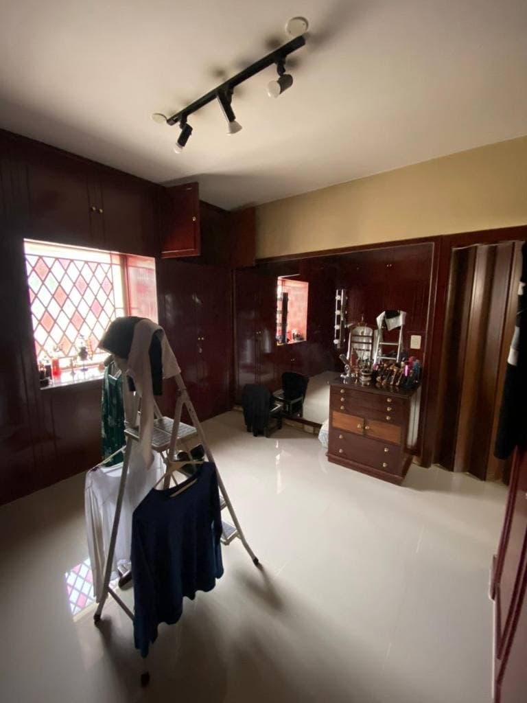 En venta residencia en el barrio Mcal López, foto 5