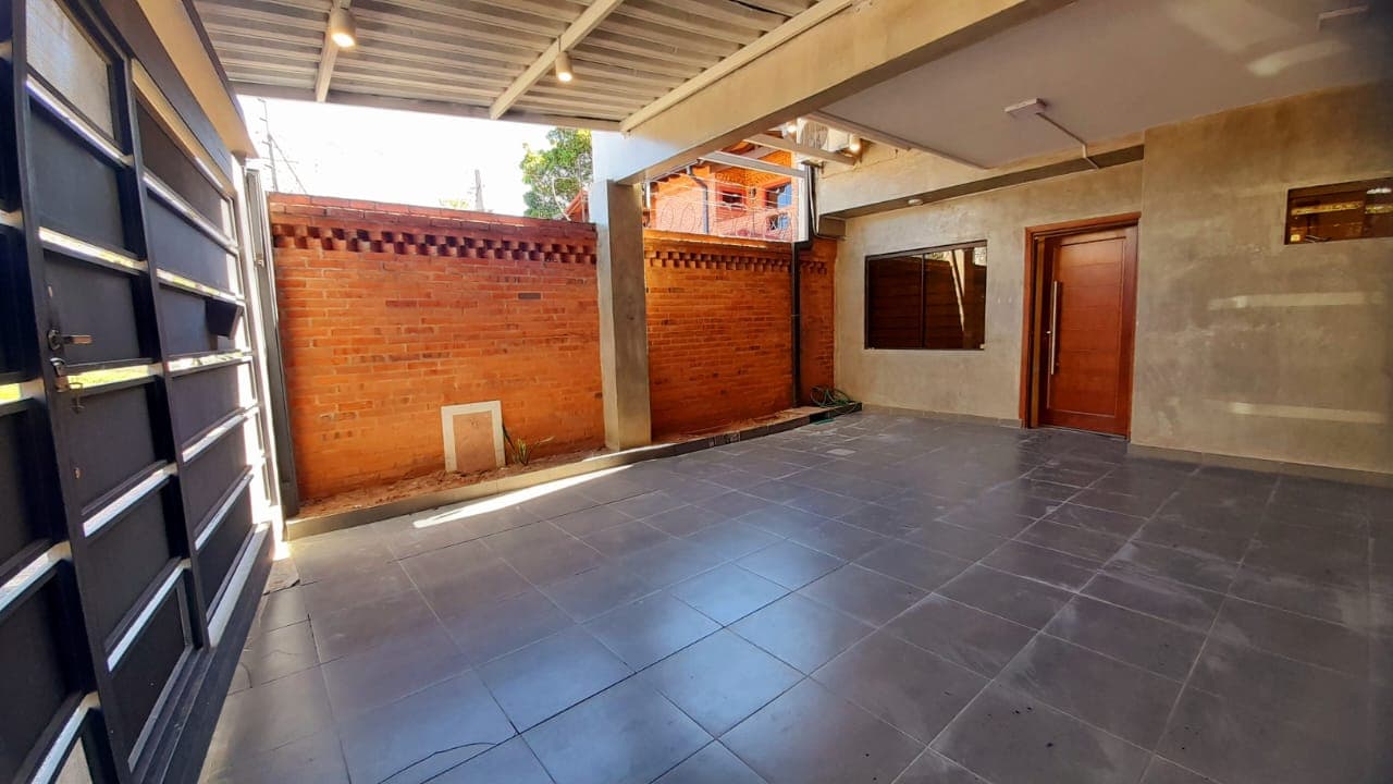 Duplex en lambare barrio cerro cora, foto 3
