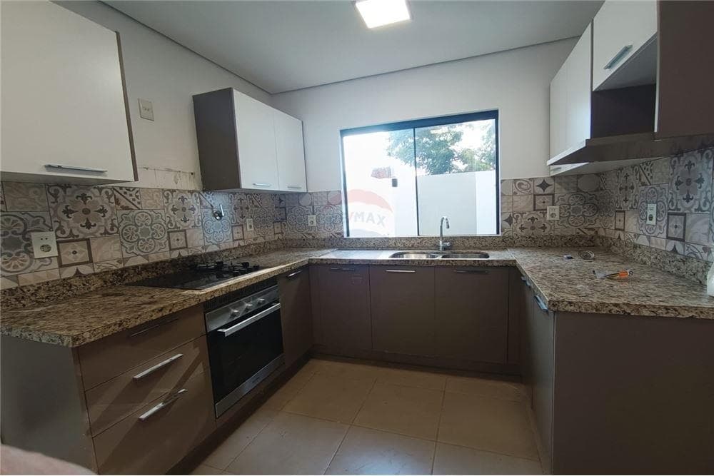 Amplio, hermoso Duplex zona SEK Lambaré!!! — foto 4