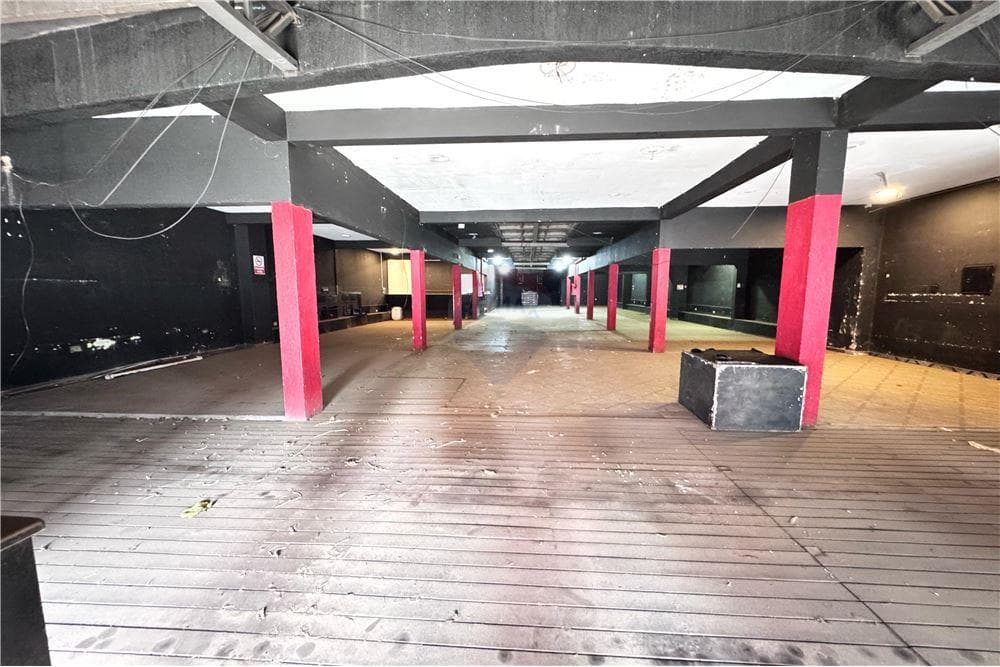 Amplio salón comercial de dos pisos, foto 2