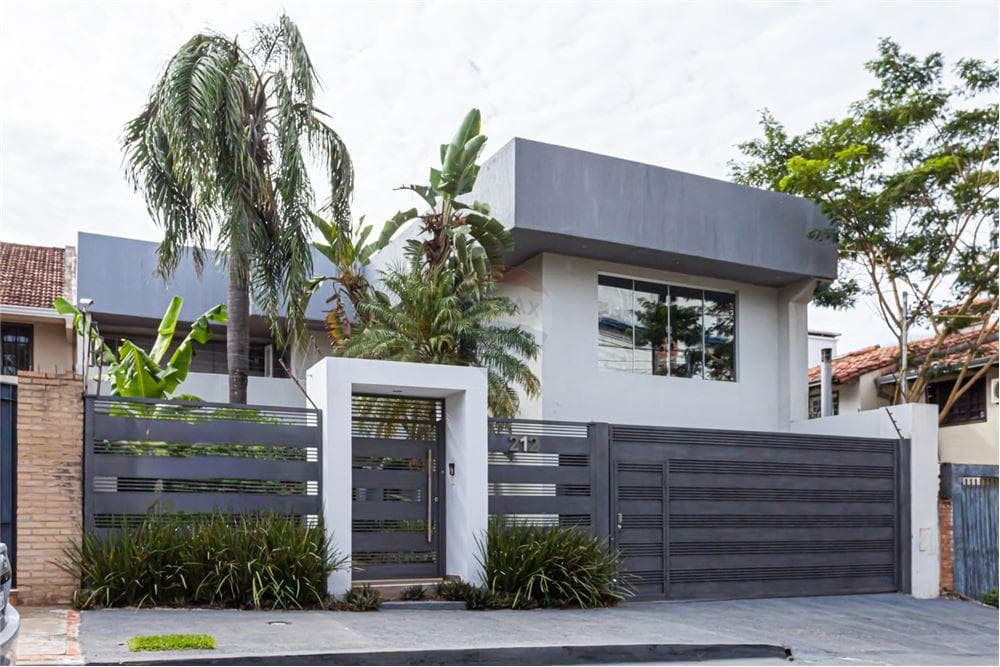 Residencia premium en barrio mburucuyá