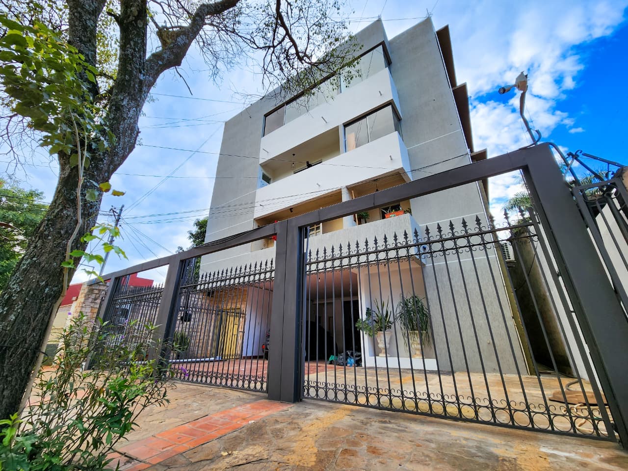 Alquilo Dpto de 3 habitaciones en Luque, Zona Conmebol