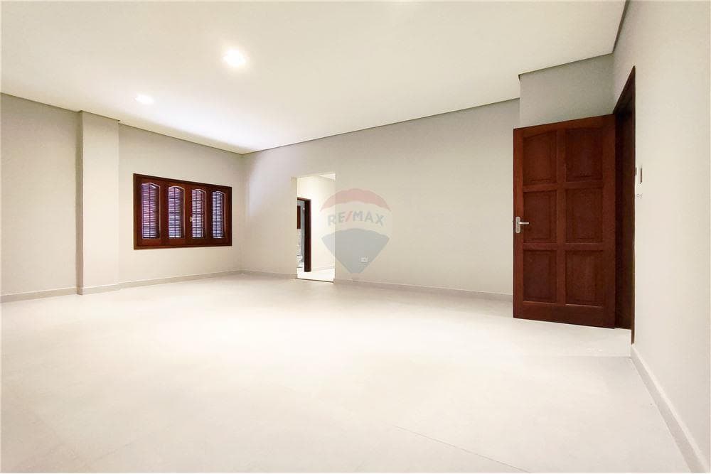 amplia y fina residencia en Los Laureles, foto 5