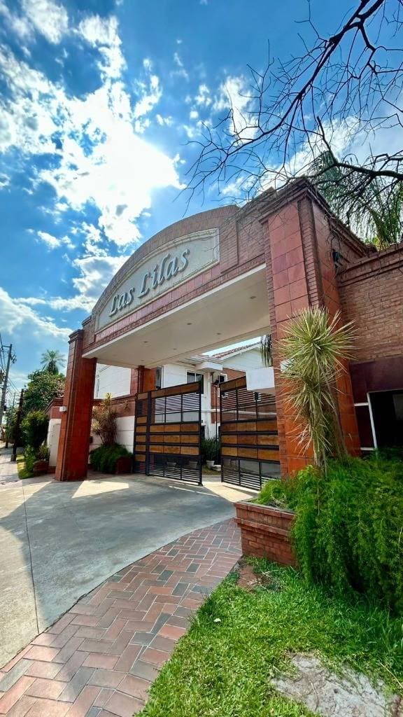 Amplia casa en el barrio cerrado las lilas- Trinidad asu — foto 2