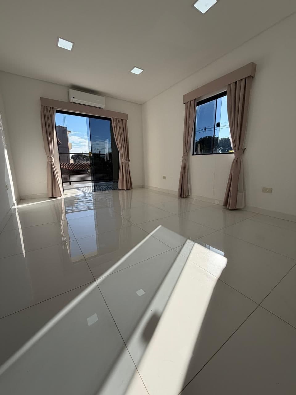 Vendo hemrosa residencia en la ciudad de lambare