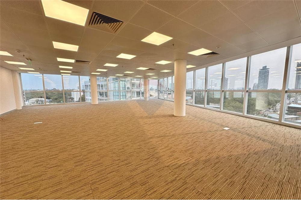 Oficina a la venta en edificio park plaza con 6 ch