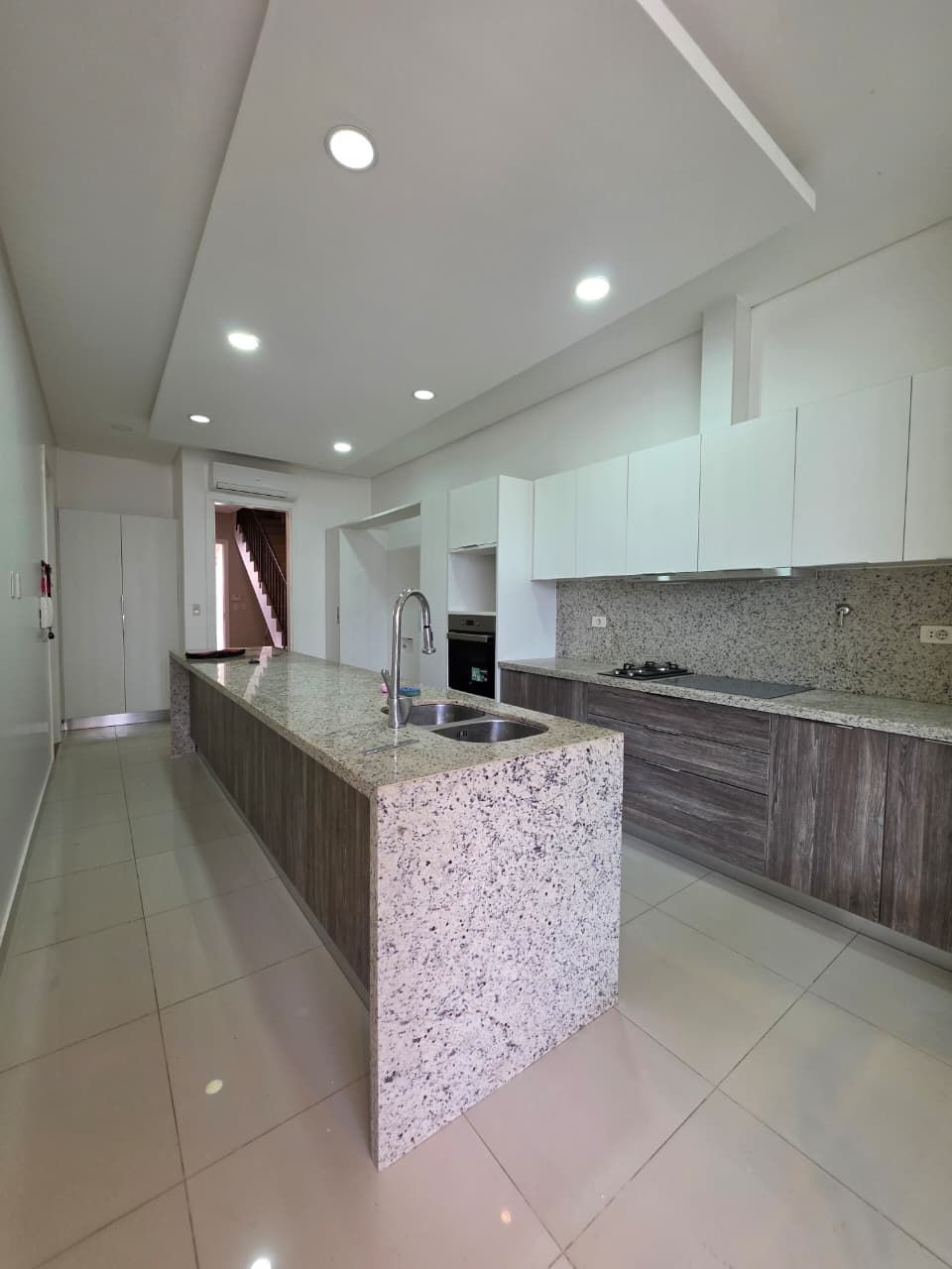 En Alquiler Hermosa Casa En Mburucuya 4 Dorm, foto 5