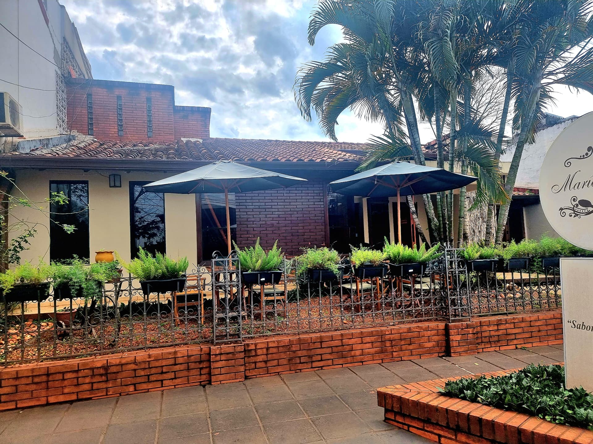 Alquilo residencia para uso comercial o residencial en villa bancaria!!