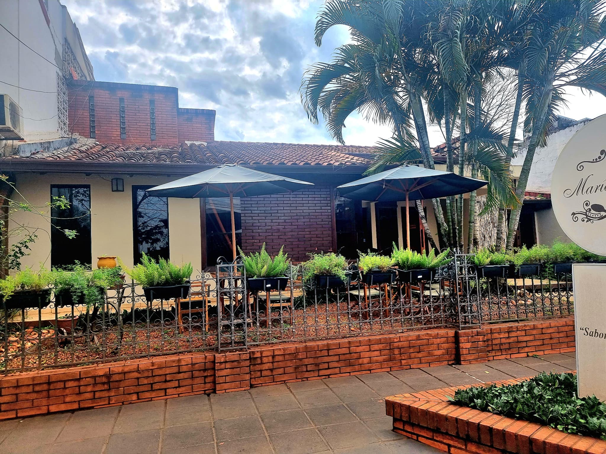 Alquilo residencia para uso comercial o residencial en villa bancaria!!