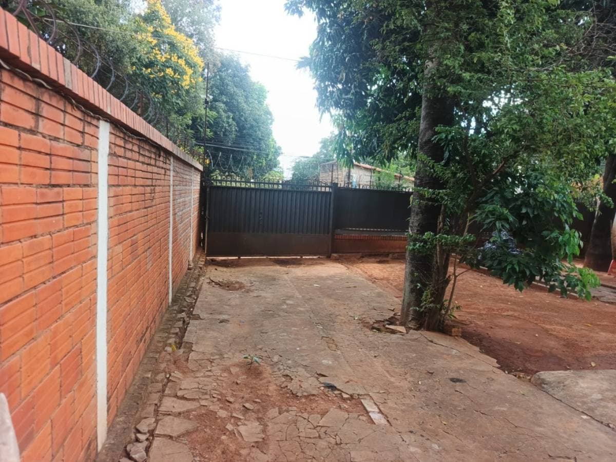 Casa en Mariano Roque Alonso en esquina — foto 4