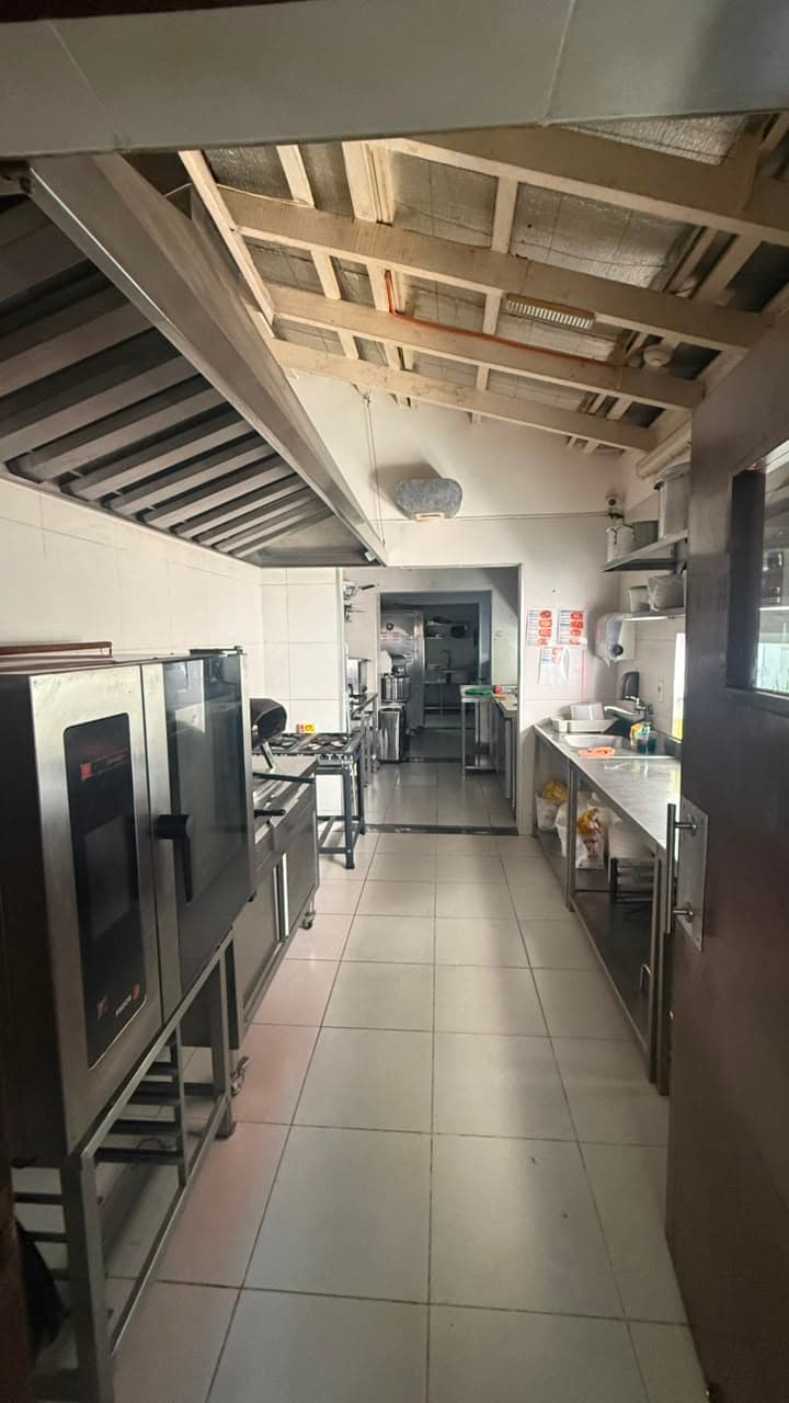 En alquiler - propiedad comercial en esquina, foto 4