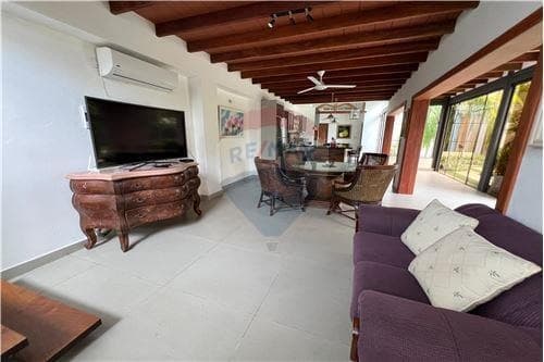 Moderna residencia en San Bernardino! — foto 5