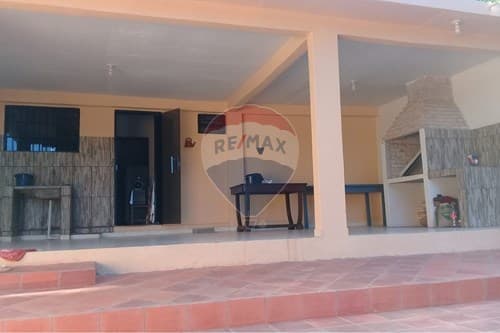 Casa con piscina sobre ruta, foto 5