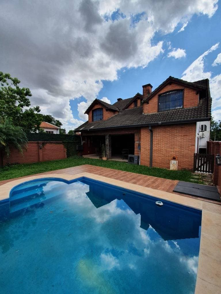 En alquiler hermosa casa en bo mcal. Estigarribia