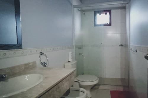 Alquilo casa en lambare