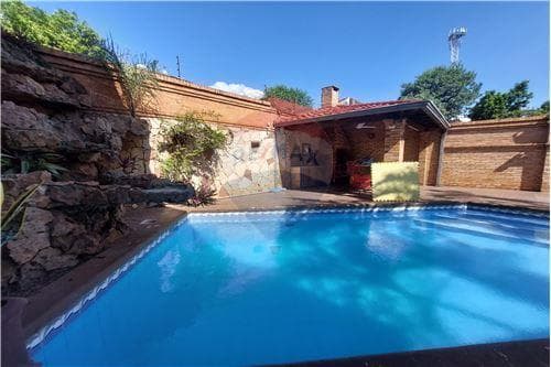 Casa de 5 habitaciónes con Piscina en Lambare, foto 5