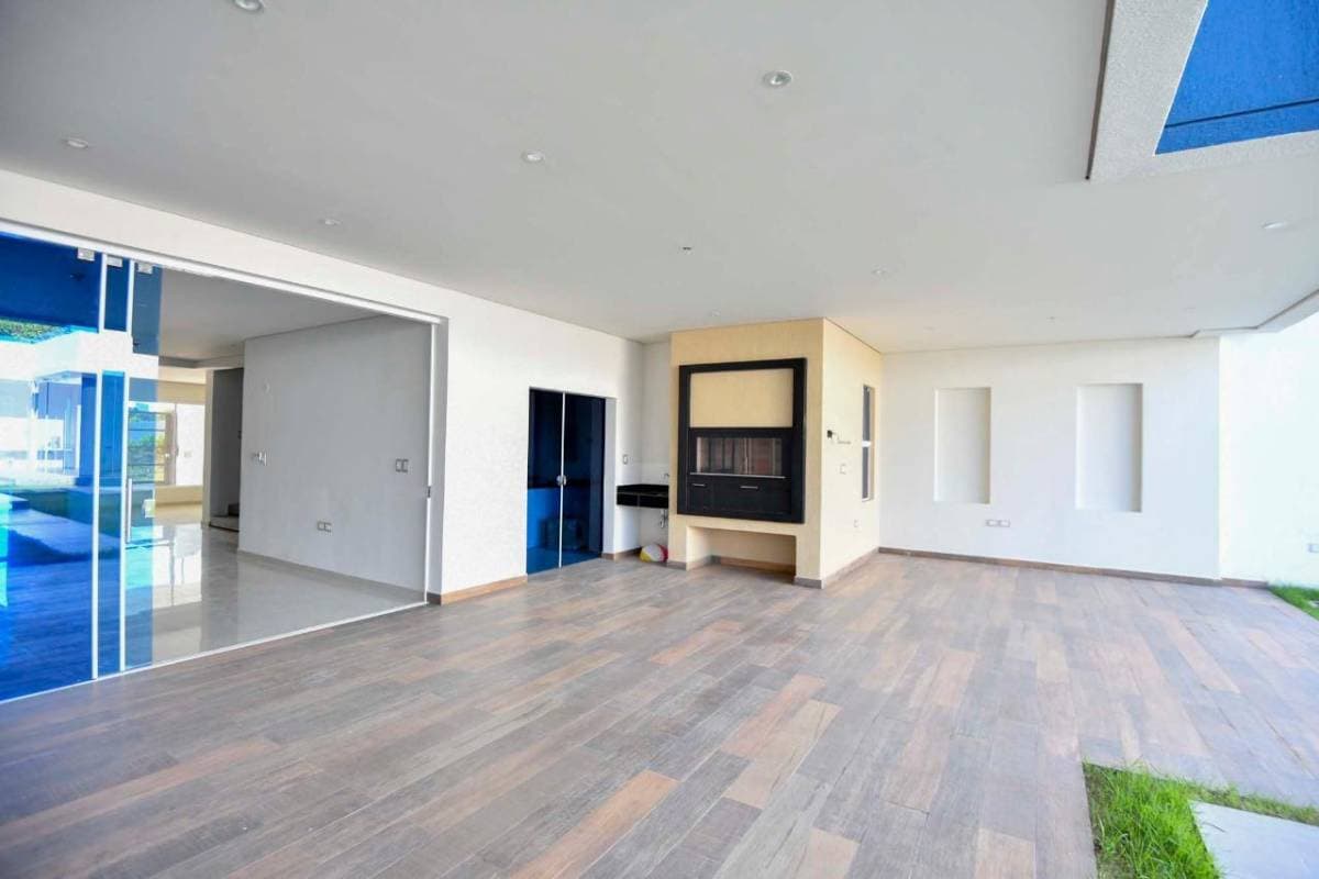 Alquilo residencia de 4 dormitorios. Zona CIT / Trinity School