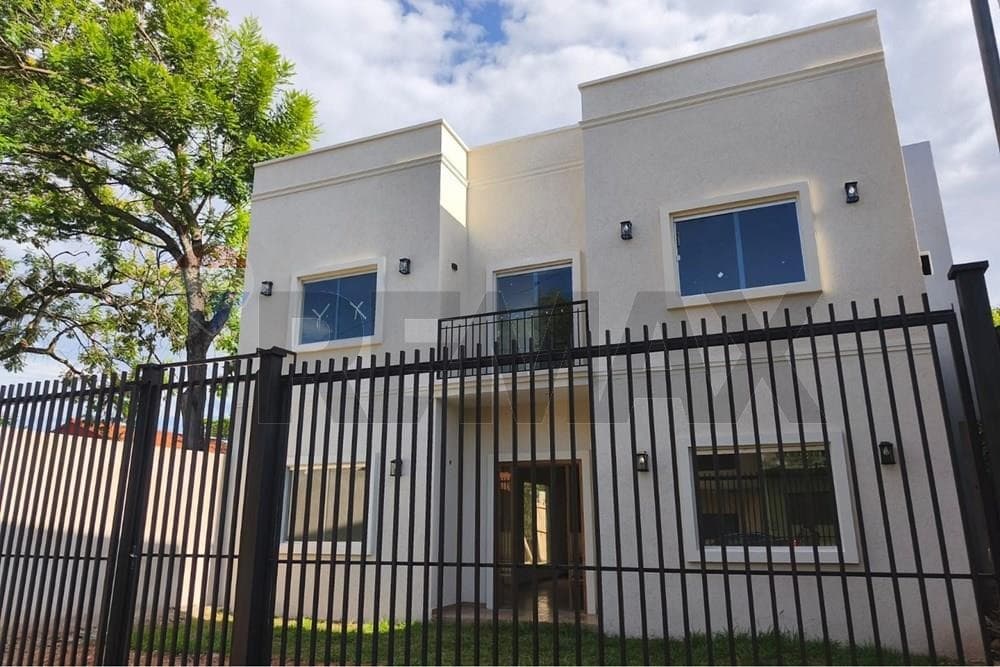 Vendo imponente residencia en Luque