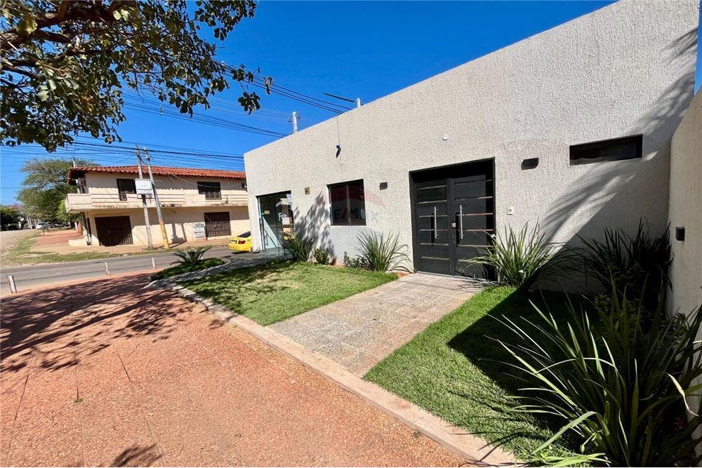 Casa con local comercial en esquina /Villa Ofelia