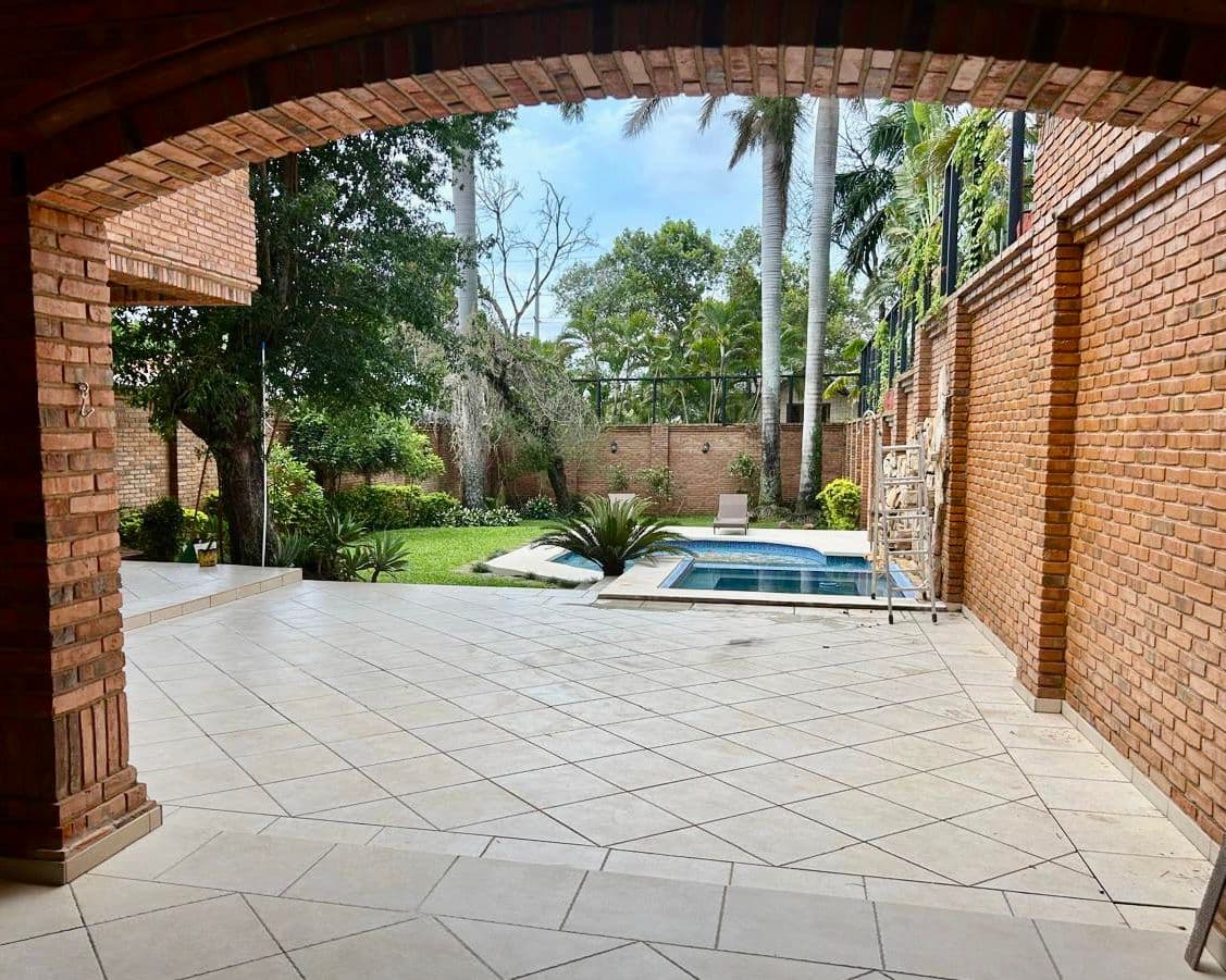 – exclusiva residencia de 3 niveles | barrio mburucuyá, foto 3