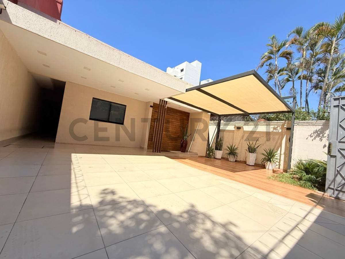 En venta residencia de 4 habitaciones en Bº Recoleta