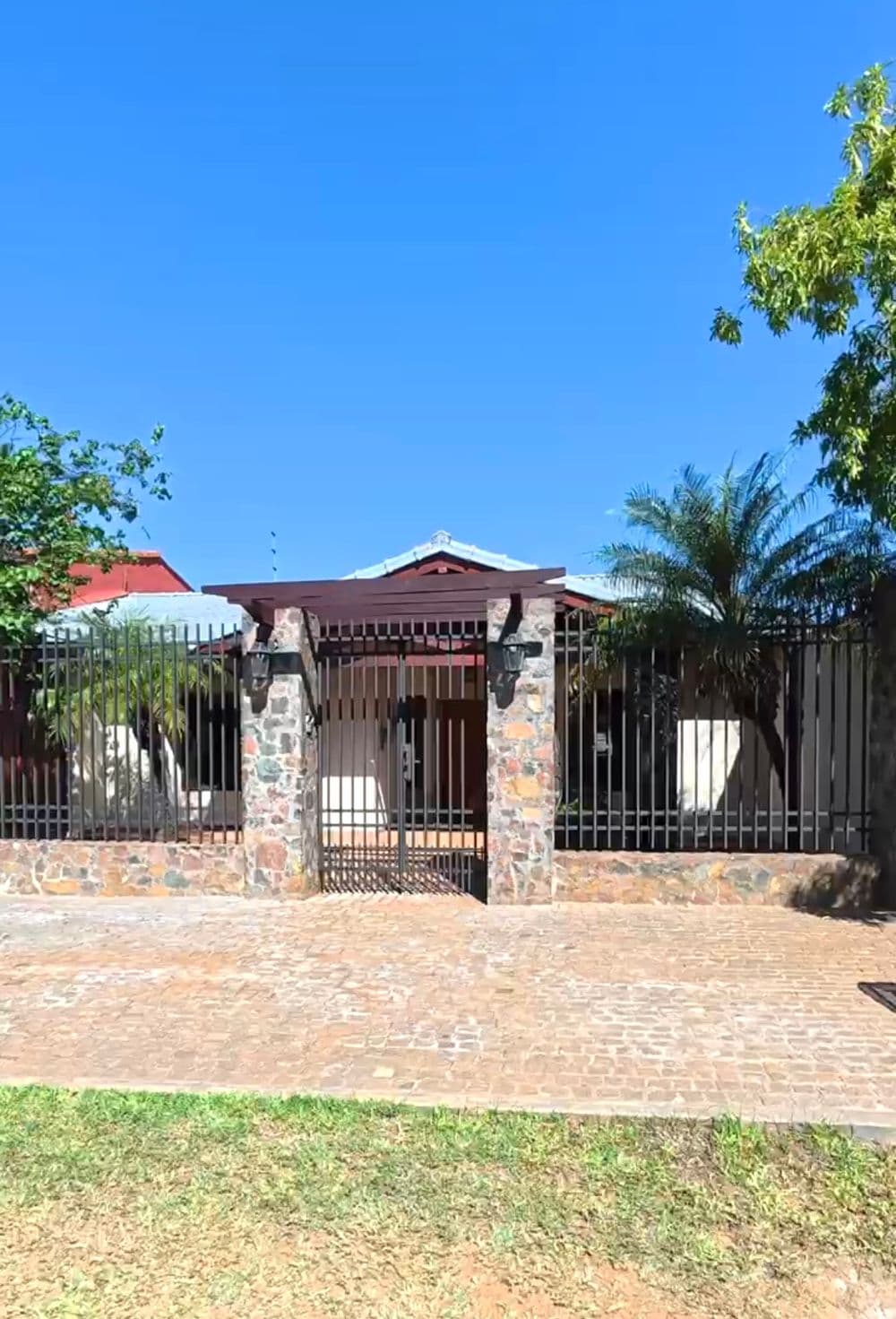 Gran residencia a una cuadras del colegio liberty, foto 5
