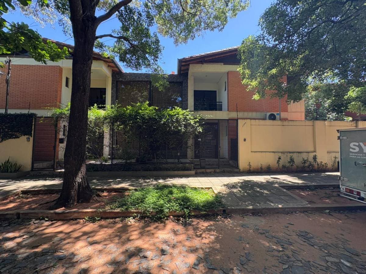 Duplex en alquiler barrio Las Lomas a pasos del shopping del sol
