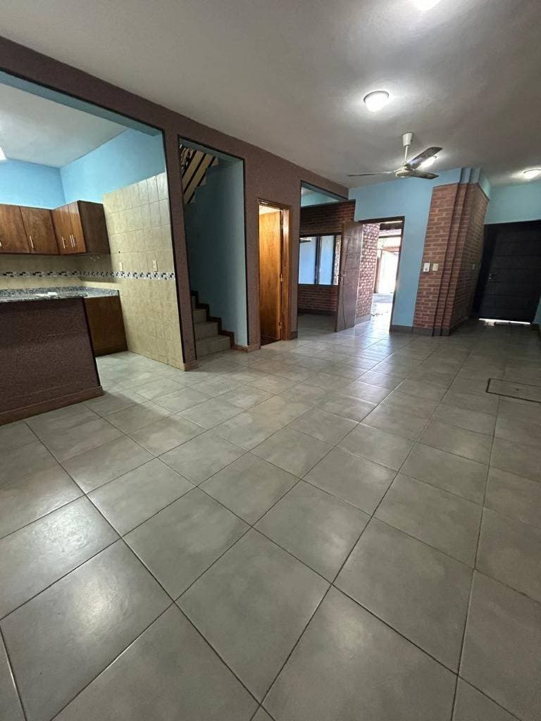Duplex en Lambaré – zona de canal 13, foto 5