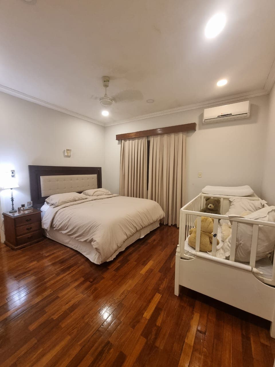 Bella residencia /7 dormitorios con gran patio 1.250 m2 — foto 3