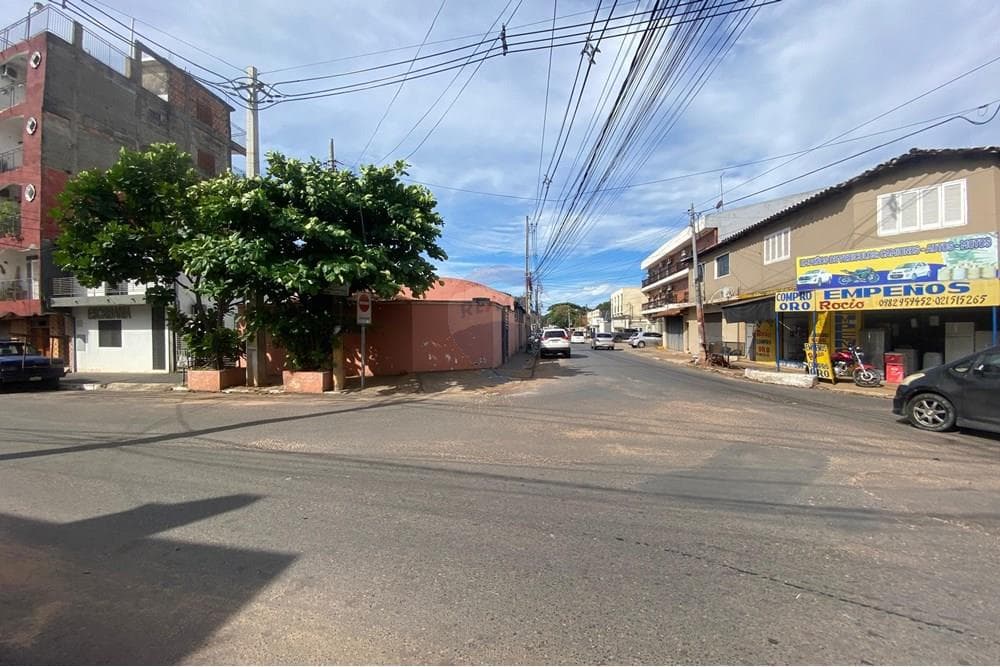 Vendo propiedad en esquina a una cuadra de mariscal estigarribia