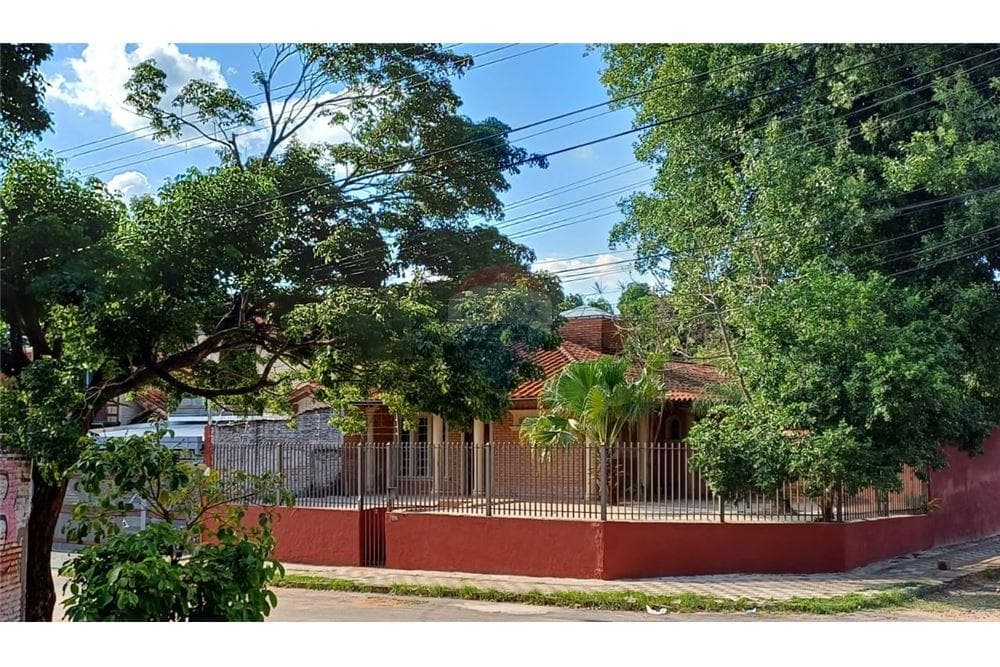 Vendo casa en esquina en barrio obrero