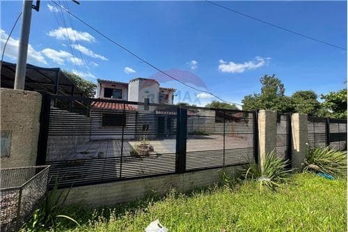 De hermosa propiedad con piscina en la ciudad de limpio, foto 3