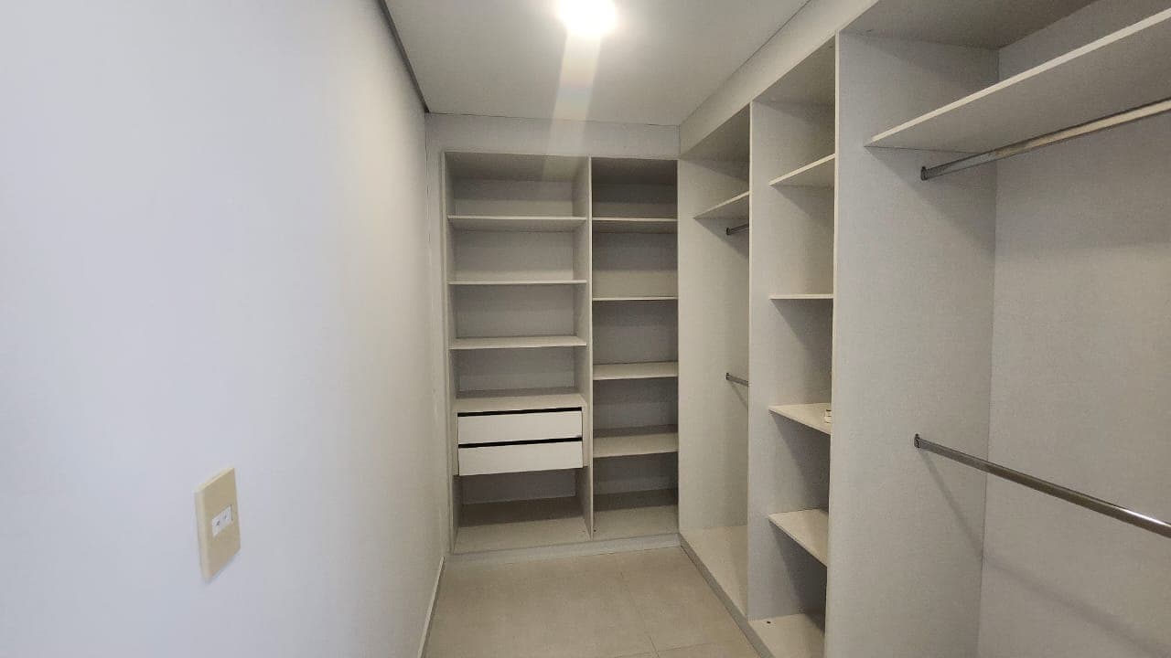 Amplia residencia de 3 dormitorios en surubi’i — foto 4