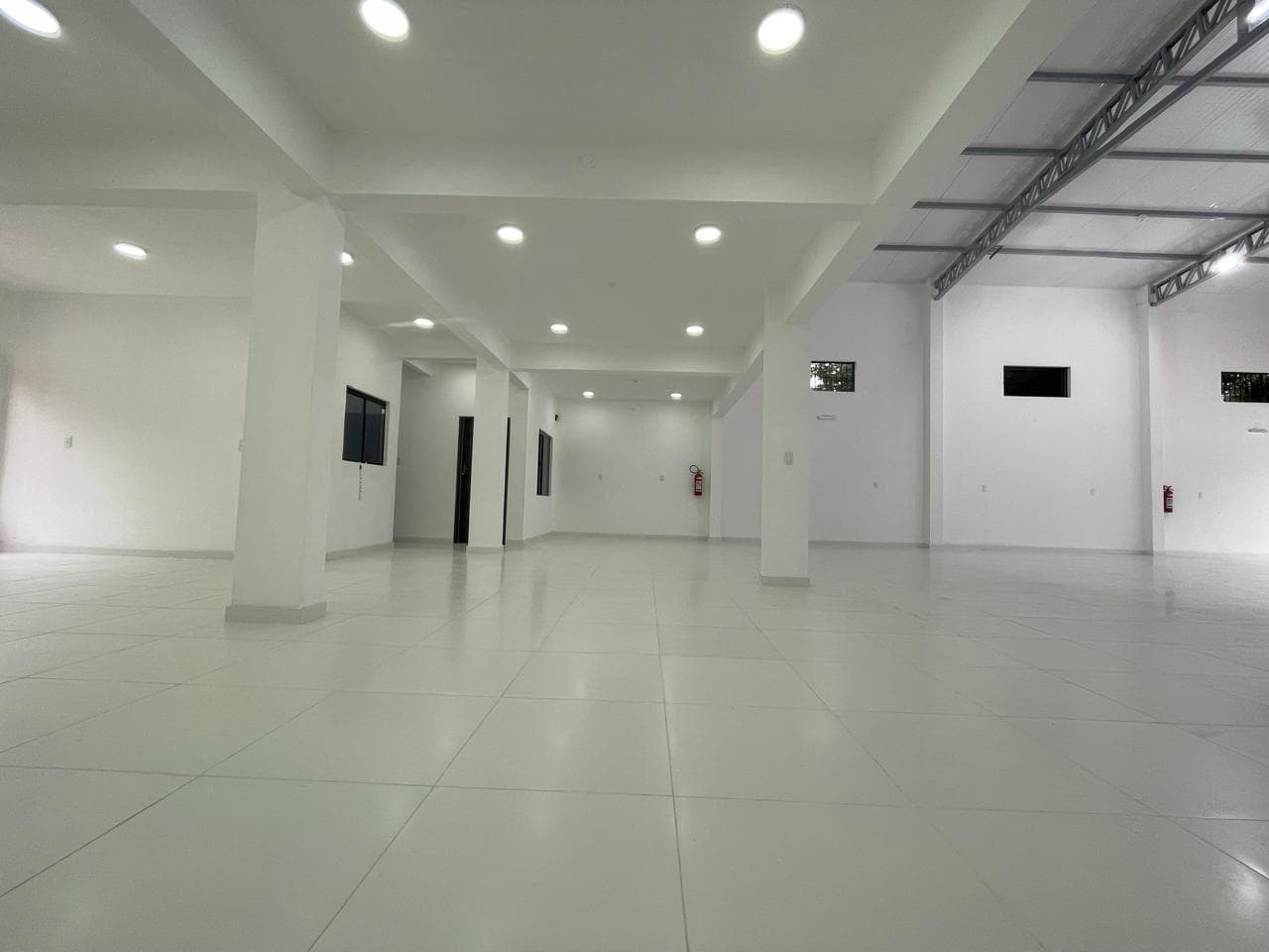 Alquilo Amplio Salón Comercial, En San Lorenzo