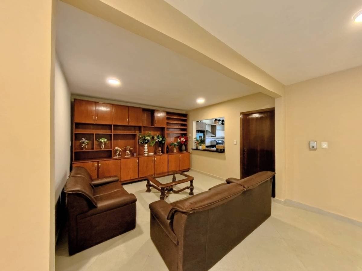 Lujosa y amplia residencia en lambare zona canal 13, foto 5