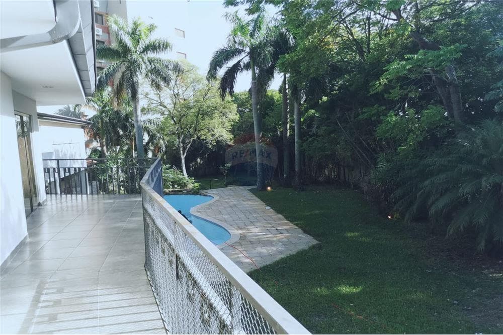 En Alquiler Lujosa Residencia Zona Los Laureles — foto 3