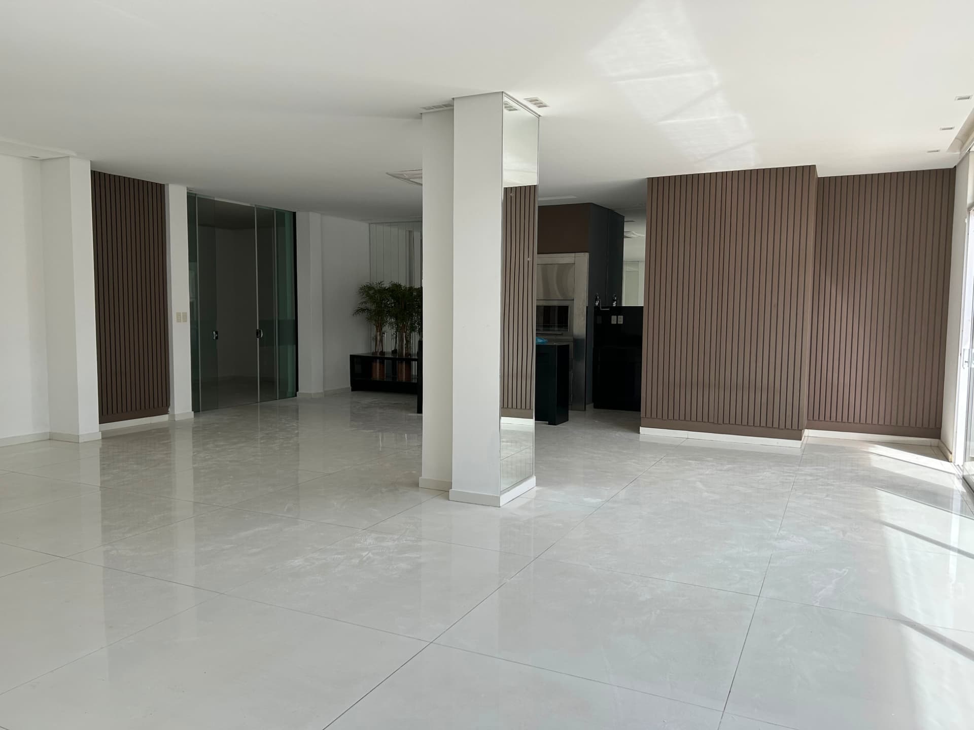 Moderna Casa De 3 Dormitorios En Suite En Barrio Ycua Saty, foto 2