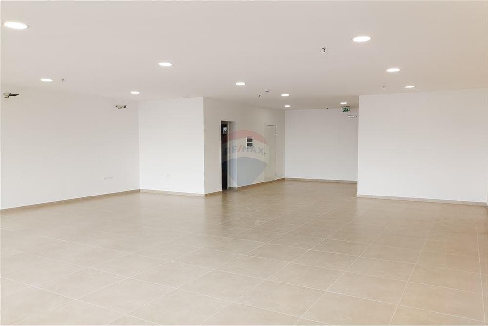 Gran oficina con cochera en elegante edificio — foto 4