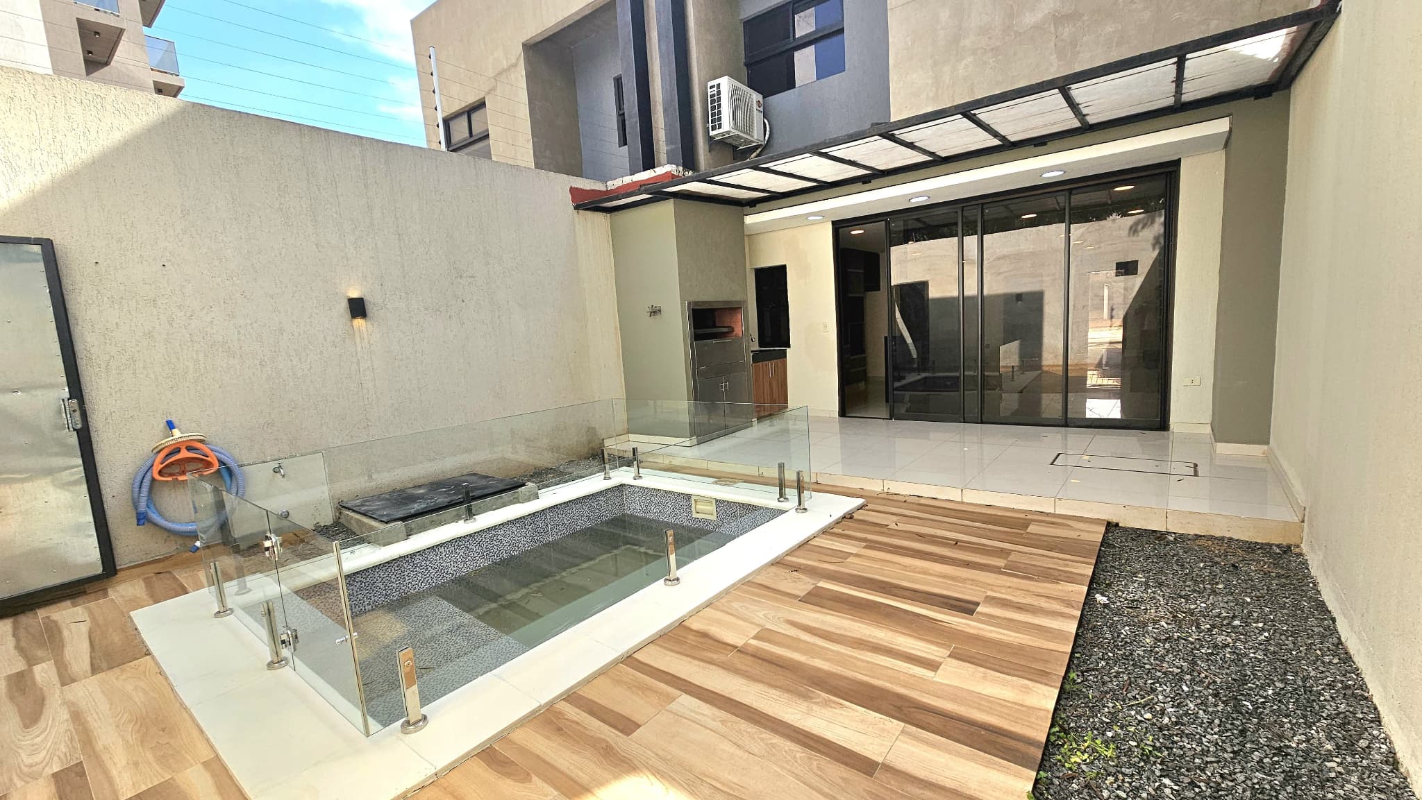 En Venta elegante y sofisticado dúplex Zona Conmebol en la ciudad de Luque