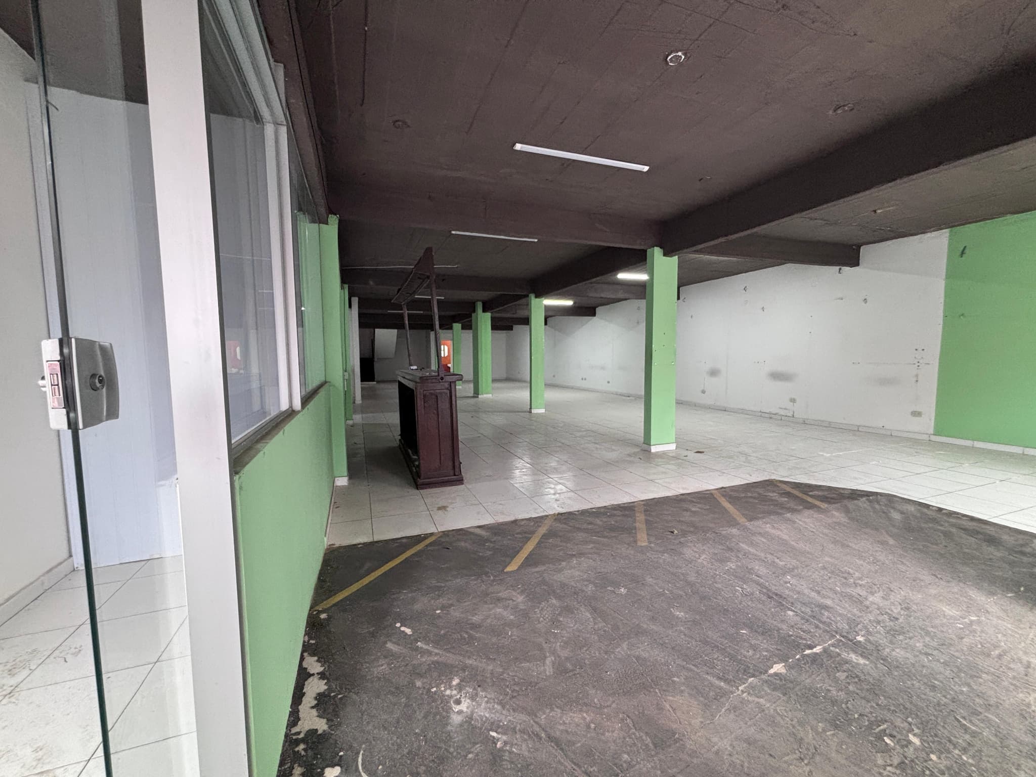 Salón comercial en fdo. De la mora — foto 4
