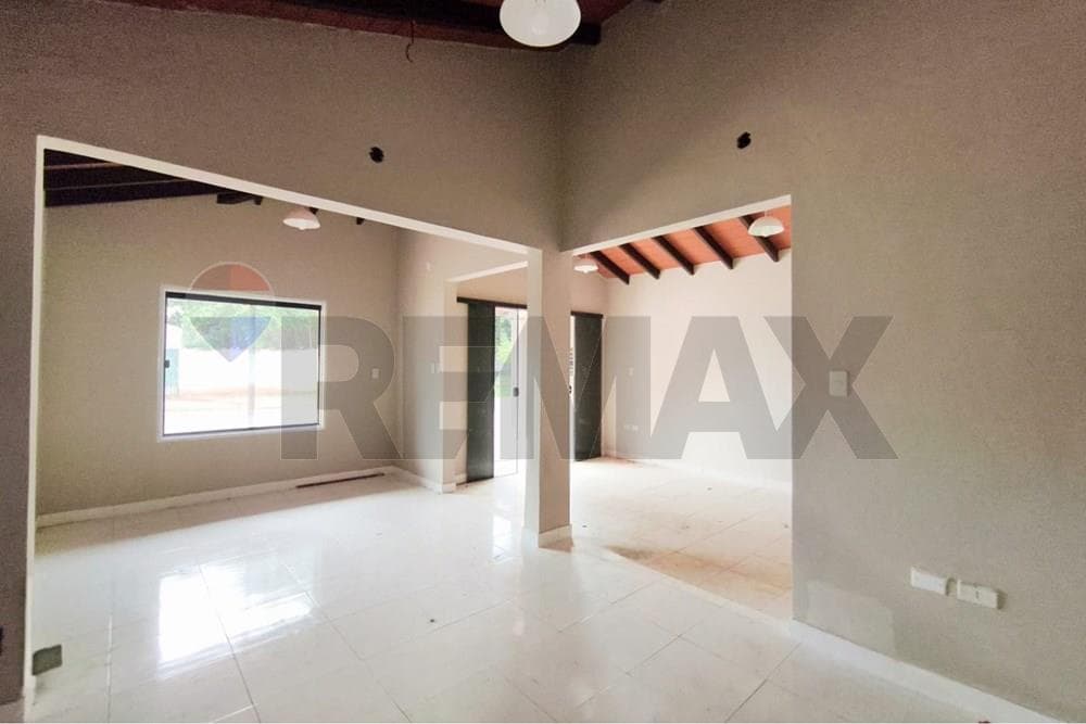 Salón comercial en Luque Maka.i, foto 2