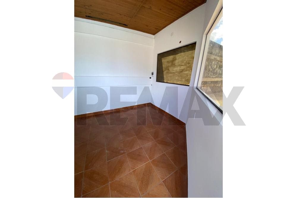 Oficina - Alquiler - Villa Elisa, Paraguay, foto 4