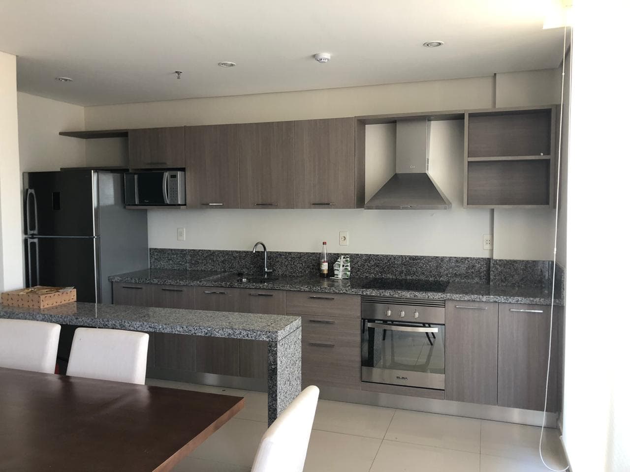 Alquiló dpto amoblado de 2 habitaciones moderno — foto 4