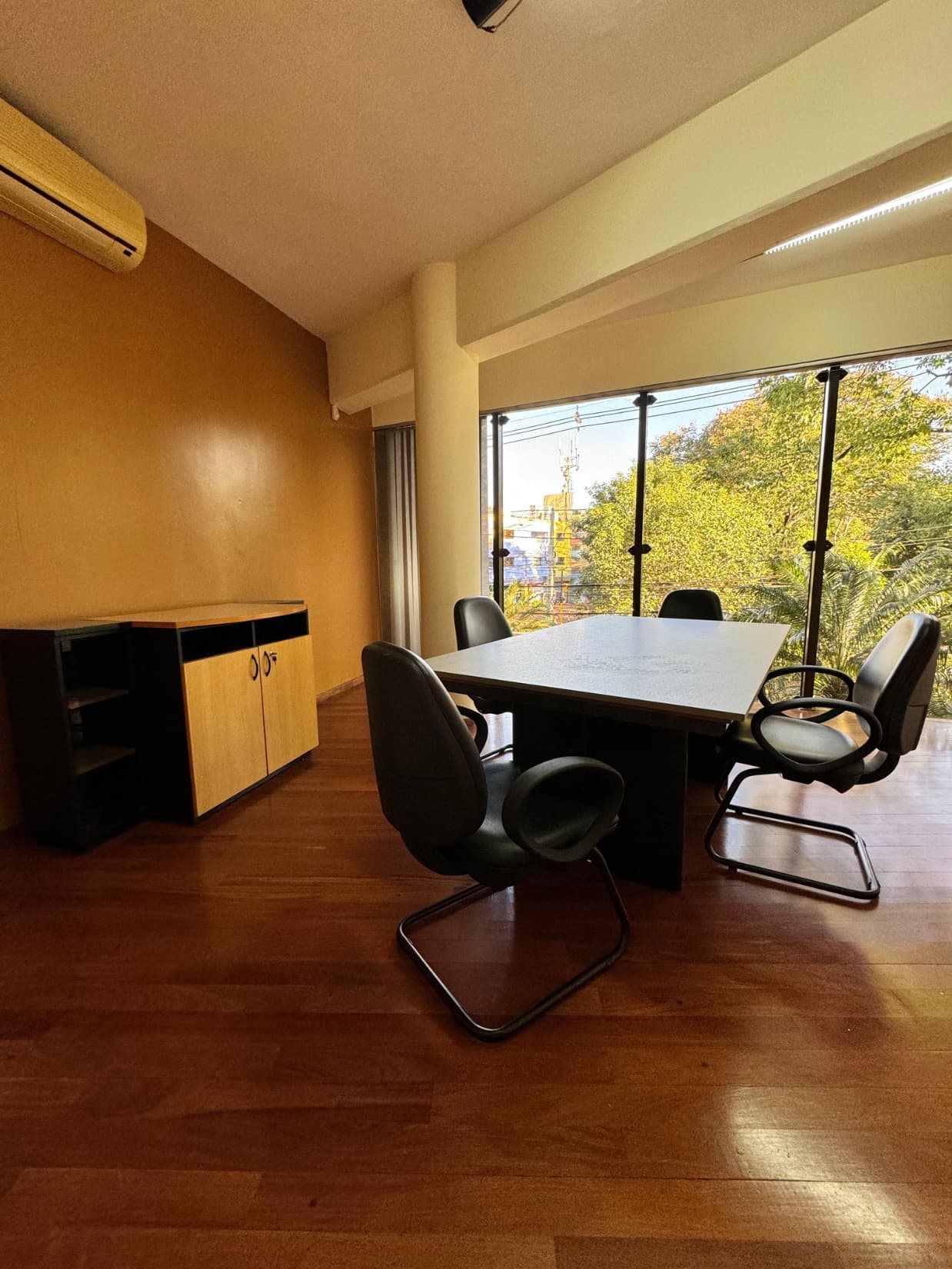 *en alquiler oficina de 120m2 amoblado zona boggiani con cochera*, foto 5