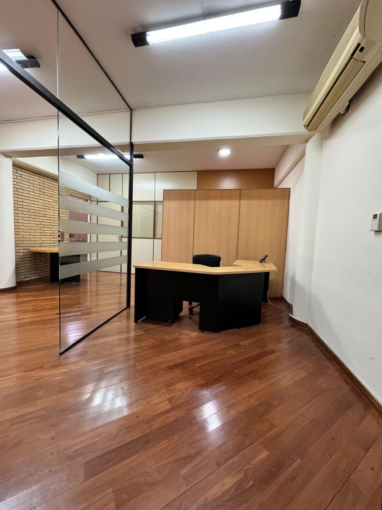 En alquiler oficina de 120m2 amoblado zona boggiani con cochera*, foto 3