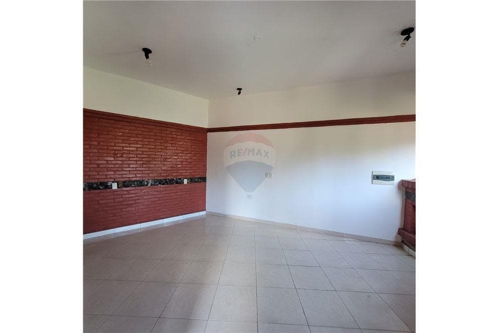 En oferta casa de dos plantas en Villa Elisa, foto 4